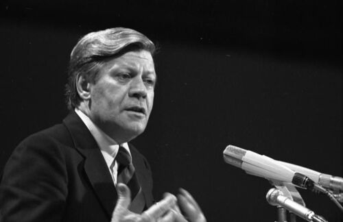 Der US-Amerikaner Robert Francis Prevost wird als Leo XIV. zum Papst gewählt (2025)