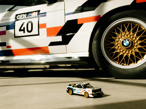 Die BMW Group und die LEGO Gruppe feiern den BMW M3 E30