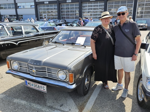 Werner Siemens präsentiert in Berlin die erste praxistaugliche Elektrolokomotive (1879)