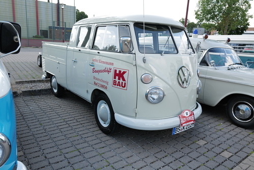 Die "New York Times" verwendet in einem Artikel erstmals den Spitznamen "Beetle" für den KdF-Wagen (Später VW Käfer) (1938)