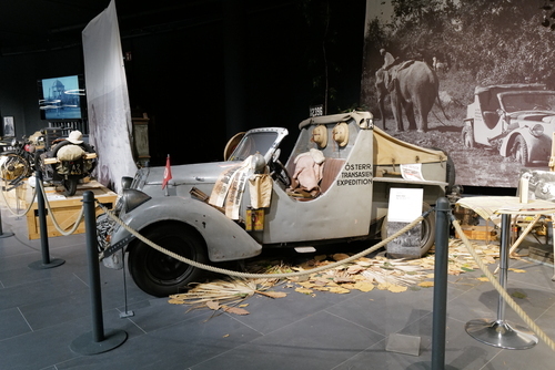 Der Schweizer Rennfahrer Jo Siffert wird in Freiburg im Üechtland geboren (1936)