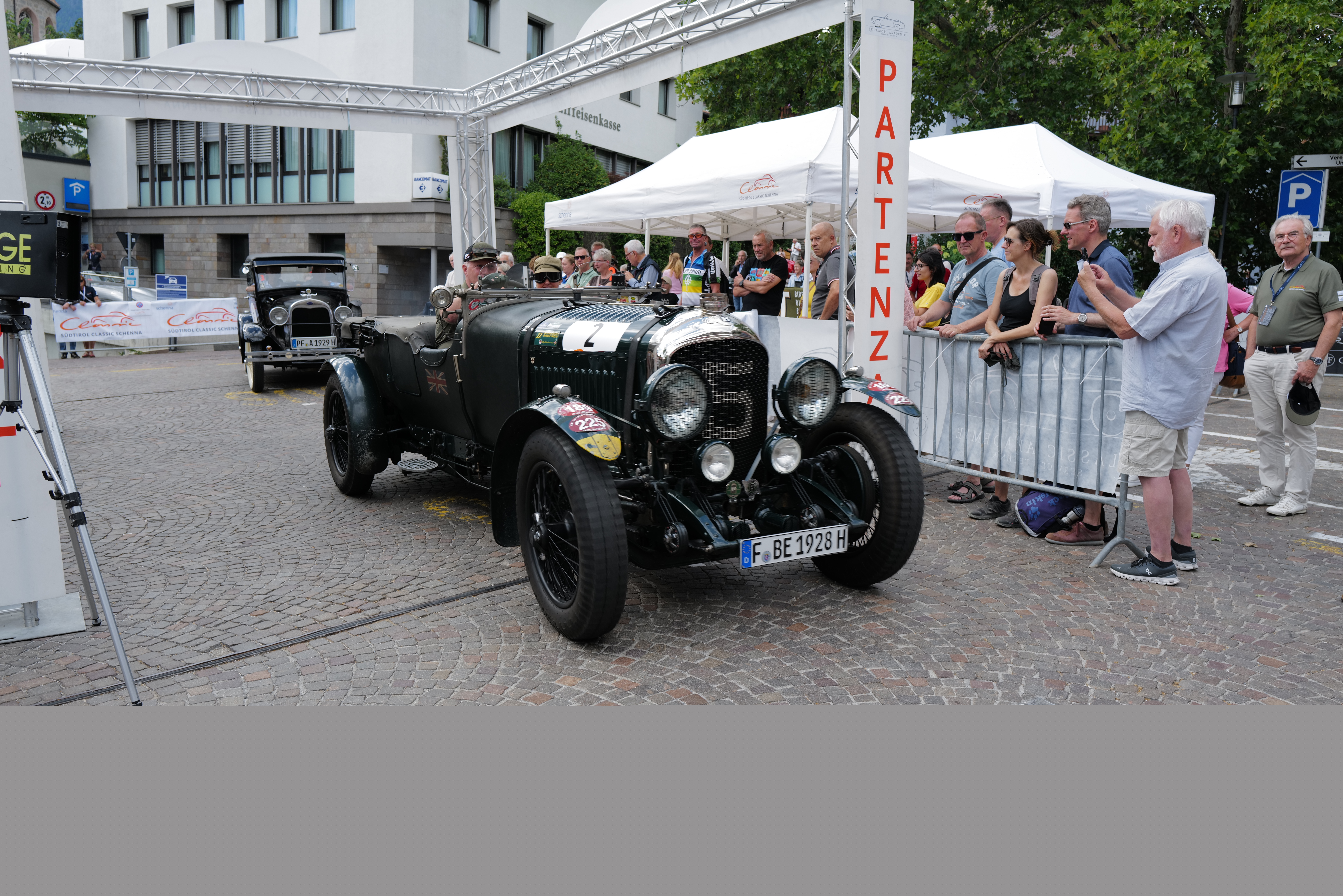 Dreieckige Verkehrsschilder werden eingeführt (1927)
