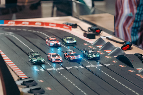 72 Slotracer aus fünf Nationen kämpfen um den Carrera-Europameistertitel