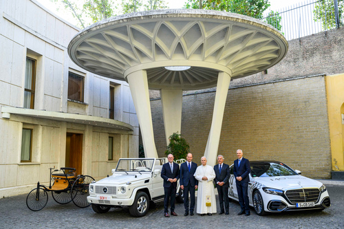Ausstellung im Vatikan: „Mercedes-Benz: A Century of Popemobiles“